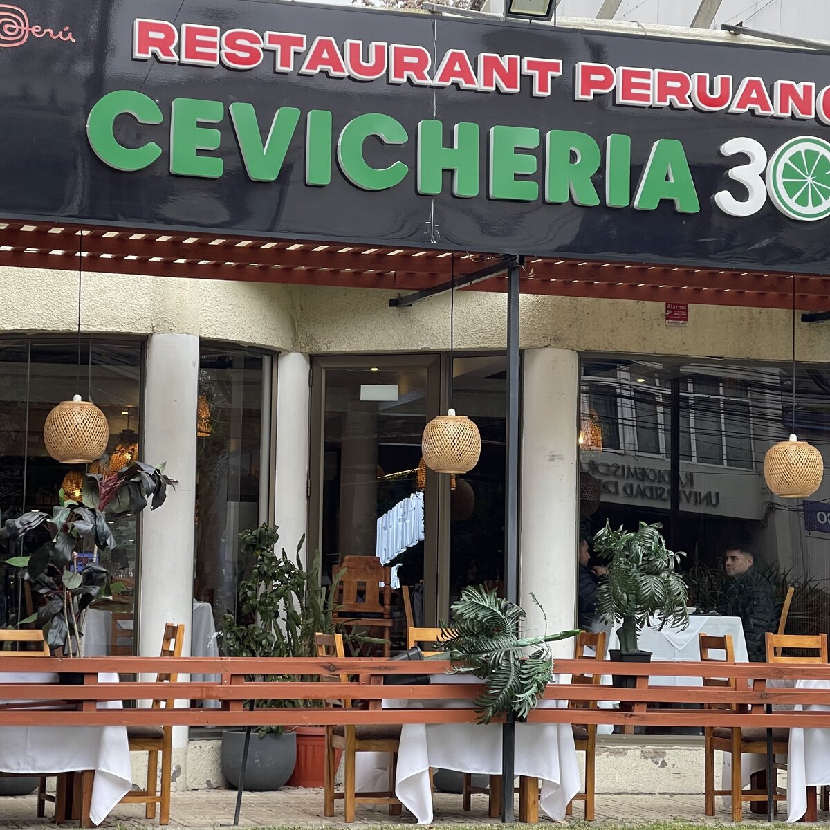 Fachada de Cevichería 305