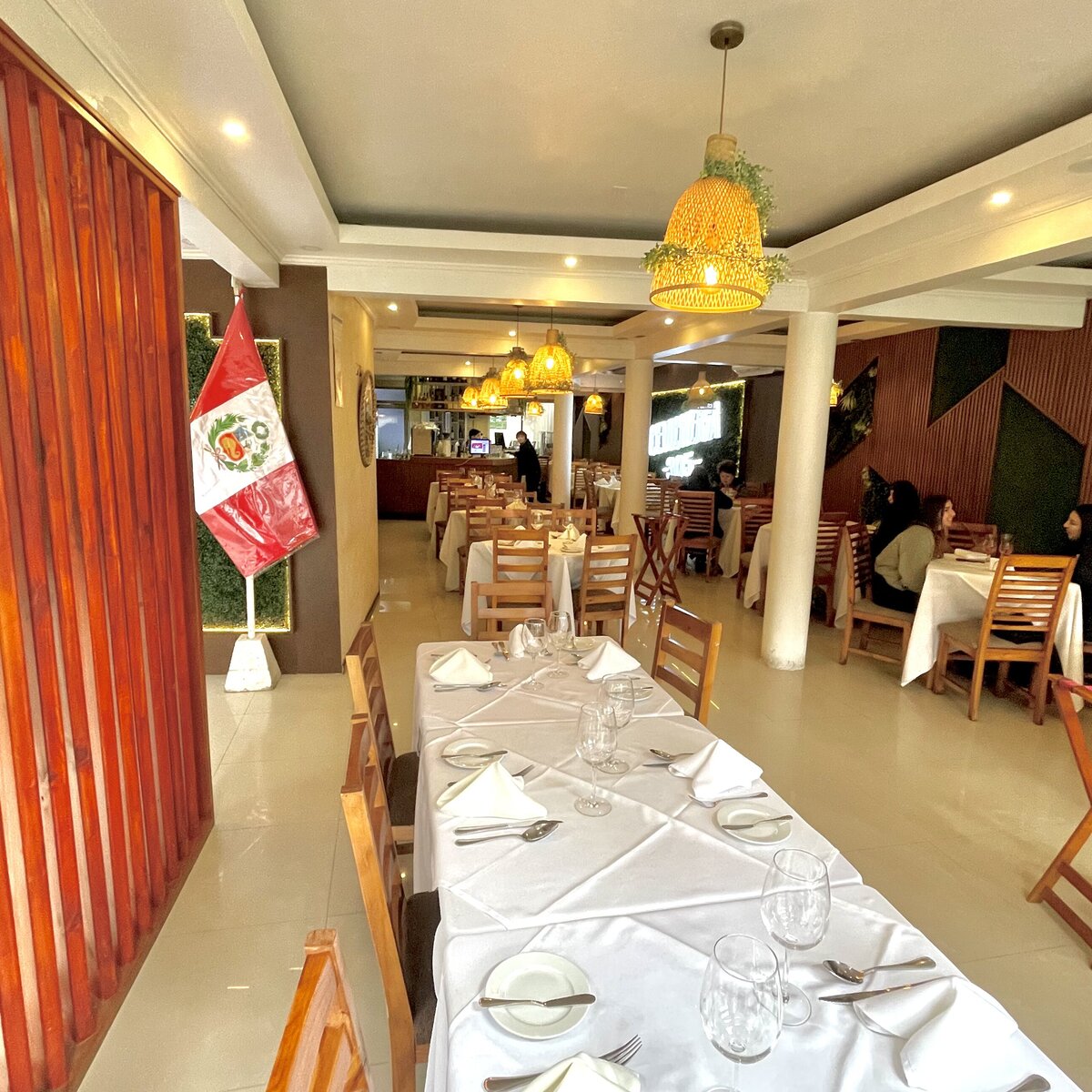 Salón principal de Cevichería 305