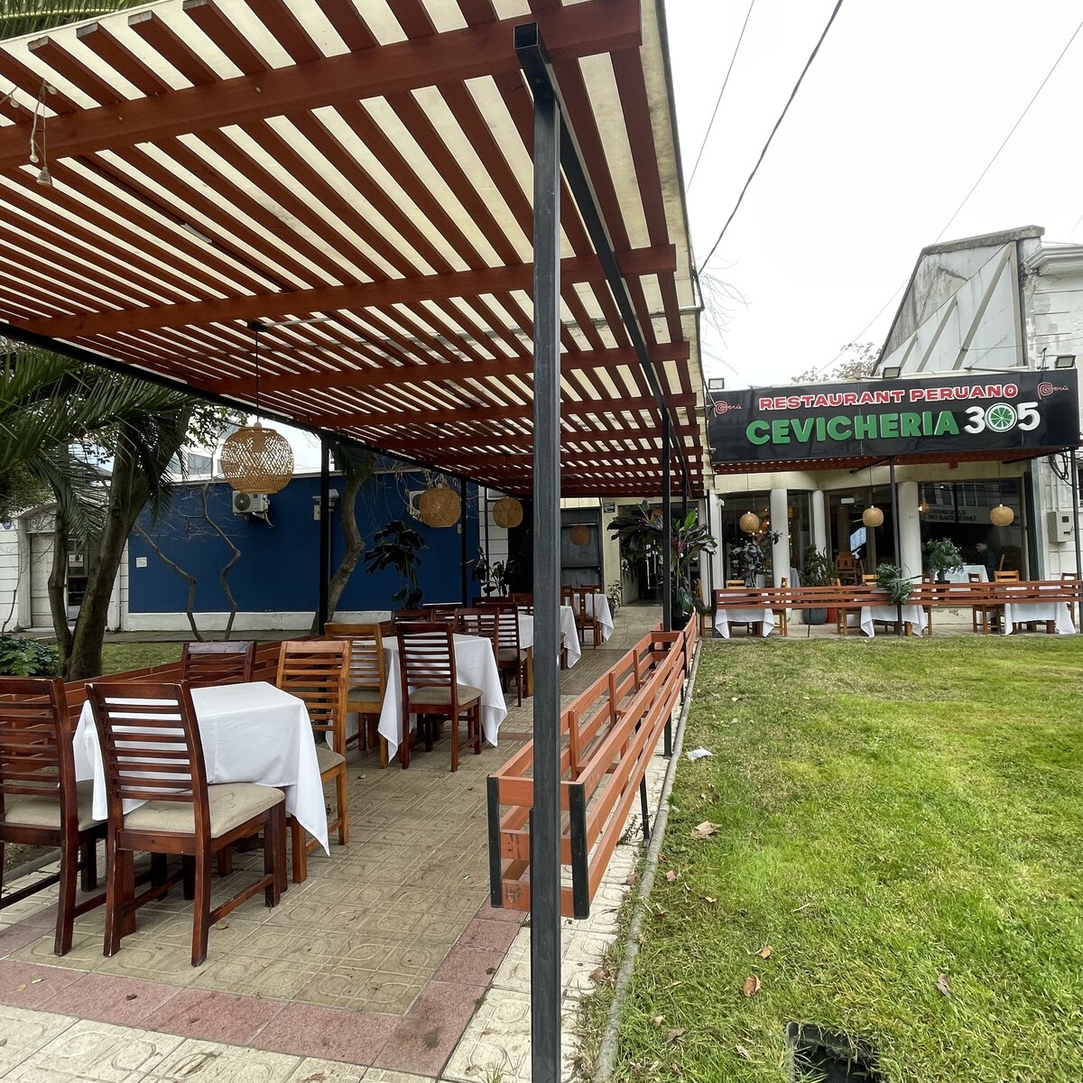 Terraza exterior de Cevichería 305